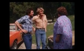Dukes of Hazzard-Lulu drives the General Lee